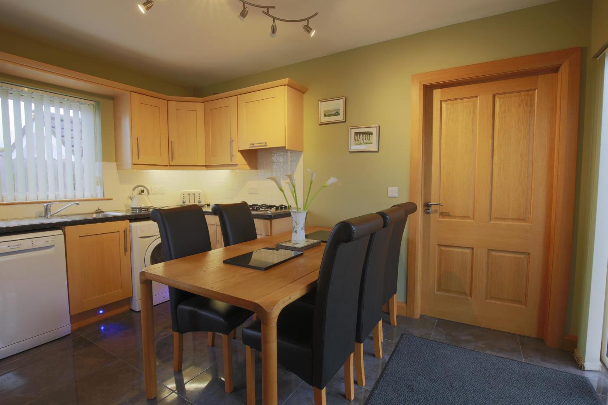Spacious 4 Bedroom Home - 5 Min Walk To Town Enniskillen Bagian luar foto
